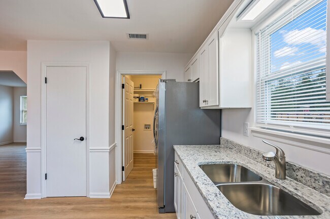 Building Photo - 4243 Windsor Spring Rd