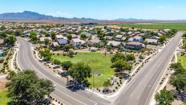 Building Photo - 2801 E Lindrick Dr