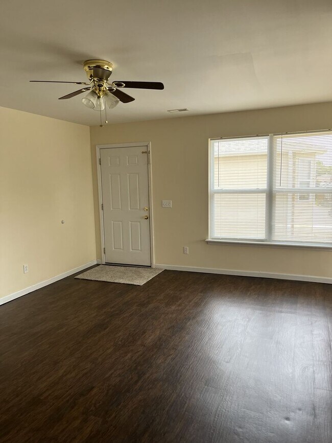 Building Photo - 727 W 5th St