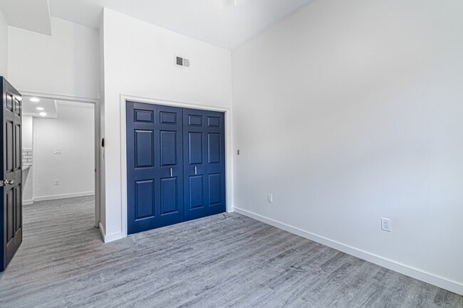 Building Photo - 916 Highview St