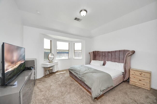 Building Photo - 8111 Fairfield Mnr Wy