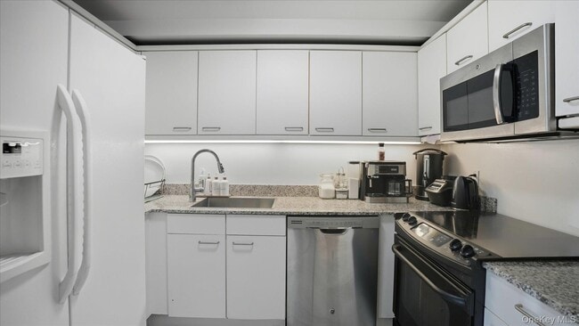 Building Photo - 100 Cutter Mill Rd