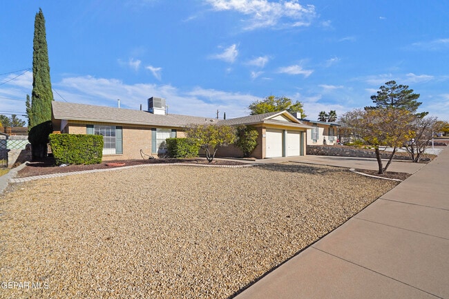 Primary Photo - 208 Vista Bonita St
