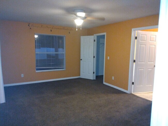 Building Photo - 14059 Sullivan St