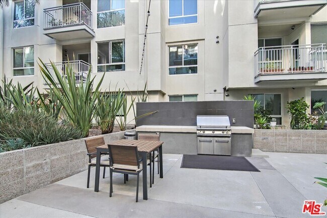 Building Photo - 12655 Bluff Creek Dr