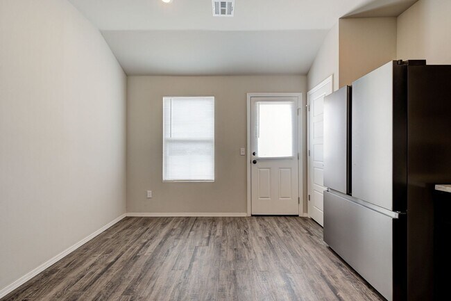 Building Photo - *** $250 MOVE-IN SPECIAL  *** Charming 4-Bed 2-Bath Home in Stillwater! *** $250 MOVE-IN SPECIAL ...
