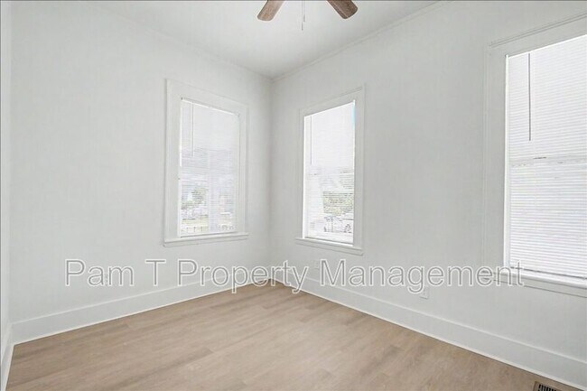 Building Photo - 615 W 39th St