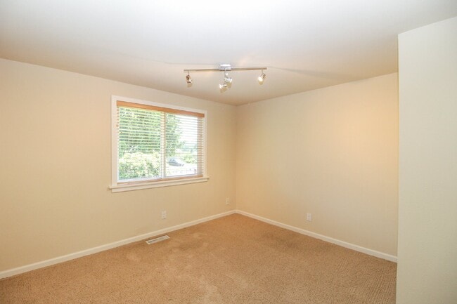 Building Photo - Charming updated 3-Bed/1-Bath Rambler on q...