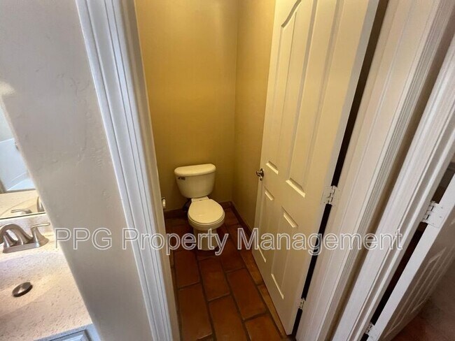 Building Photo - 14930 N Gil Balcome Ct