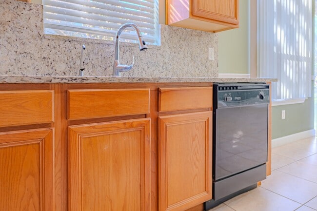 Building Photo - 304 Coral Beach Cir