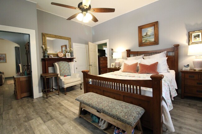 Building Photo - 6171 Collins St NE