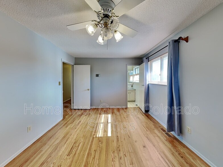 Building Photo - 1051 Hathaway Dr