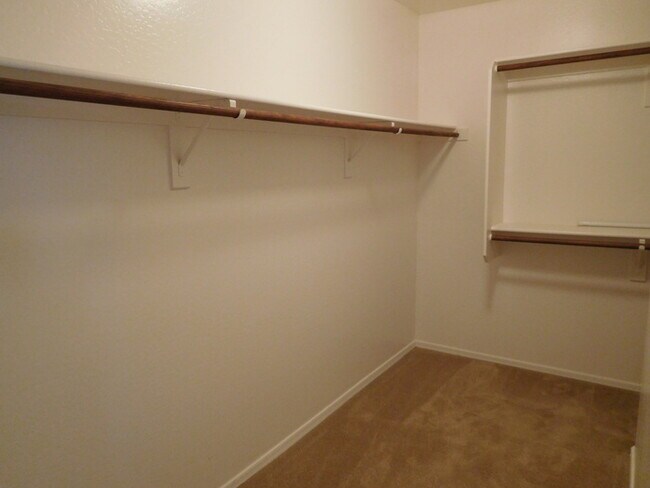 Building Photo - Huge 2700 SFT, Golf-view Community in Villages at Queen Creek!