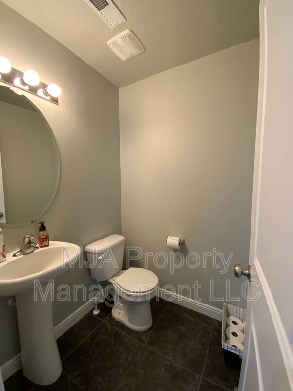 Building Photo - 5549 Dornton Ct
