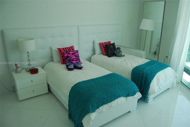 Building Photo - 200 Sunny Isles Blvd