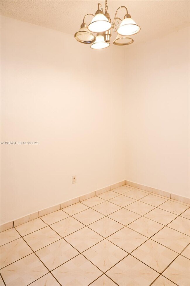 Building Photo - 9210 Fontainebleau Blvd