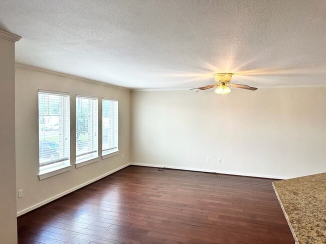 Building Photo - 2 Bedroom 1 Bath - End Unit Apartment (40%...