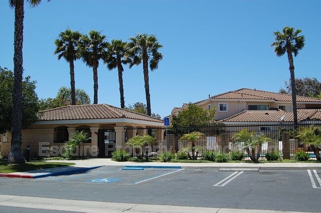 Building Photo - 2075 Blackberry Cir