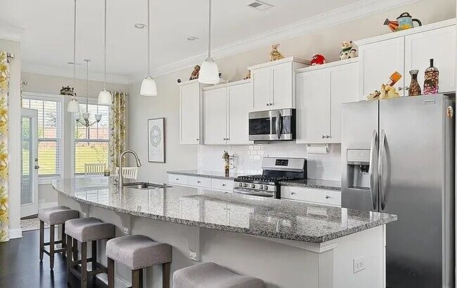 Building Photo - Spacious 4-Bedroom Retreat with 3 Full Baths in Anderson's Prime Location!