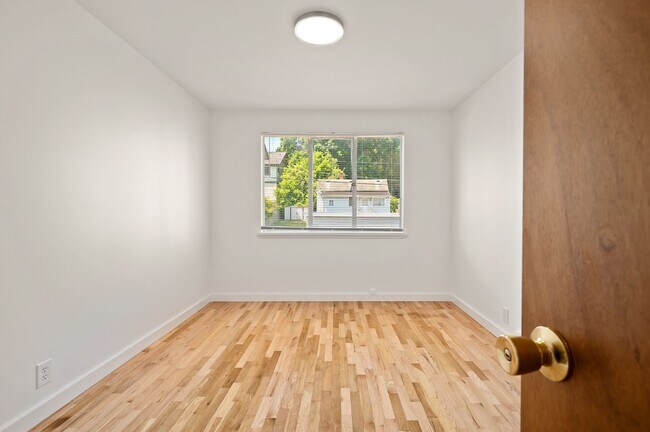Building Photo - 4837 Fauntleroy Wy SW