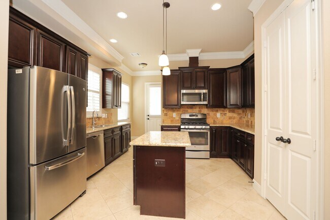Building Photo - 11002 Upland Forest Dr