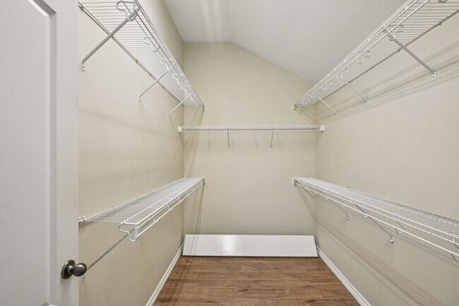 Building Photo - 3026 Sunset Park Dr