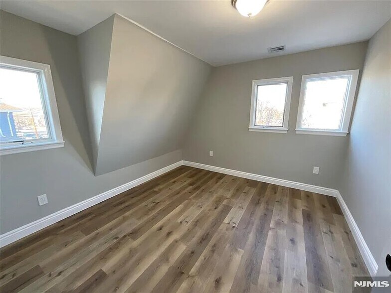 Bedroom 2 - 200 Forest Ave
