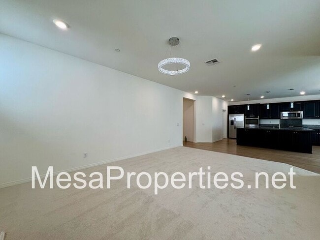 Building Photo - 3244 E Yellowstone Dr