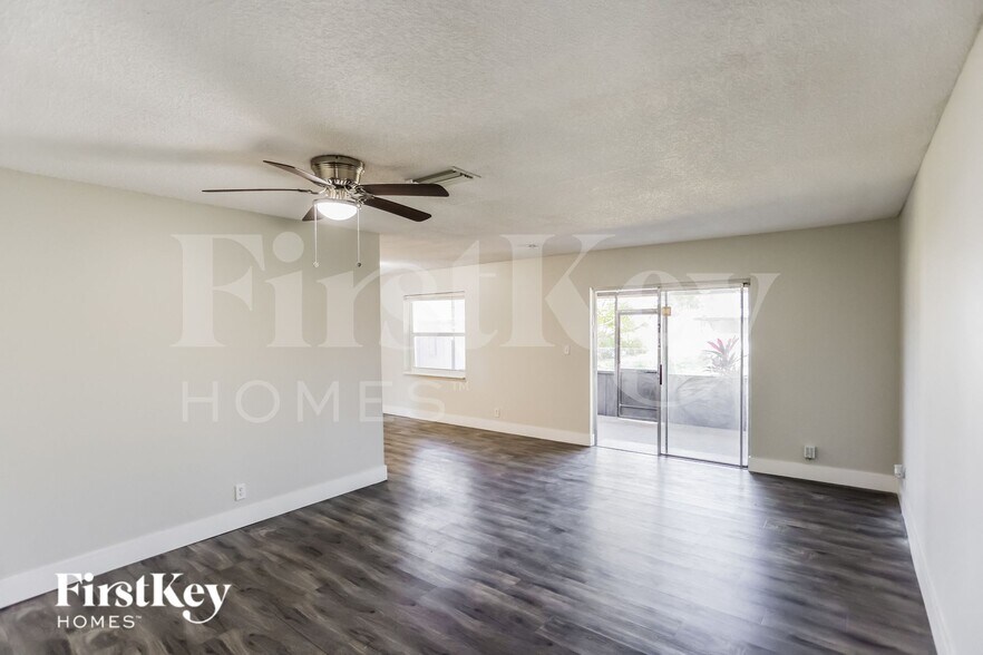 Building Photo - 7801 SW 6th Ct