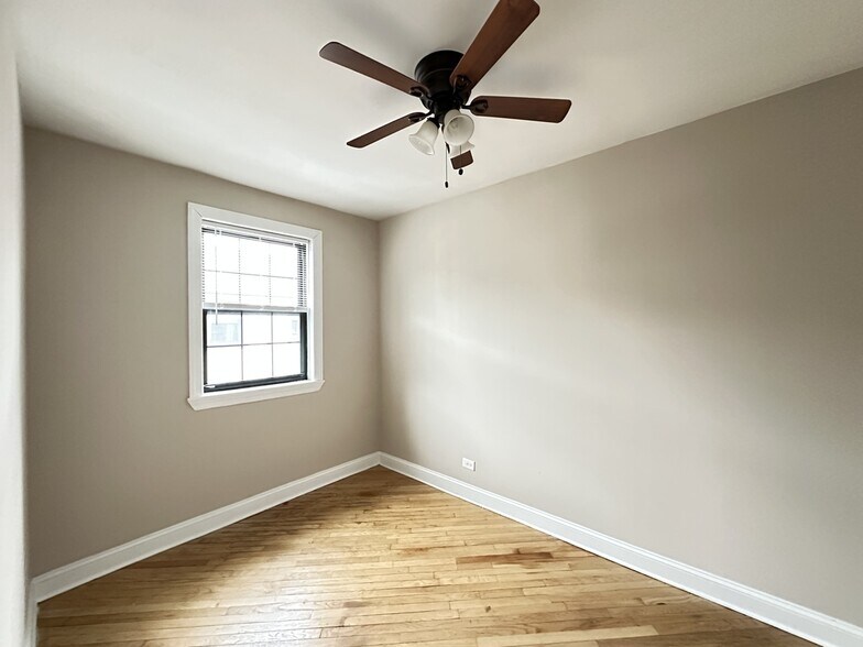 Building Photo - 901 Green Bay Rd