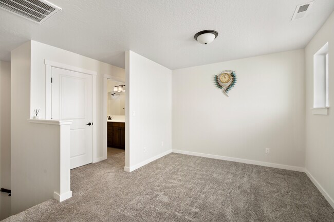 Building Photo - 5359 S Redeken Pl