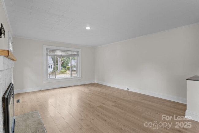 Building Photo - 765 N Church St