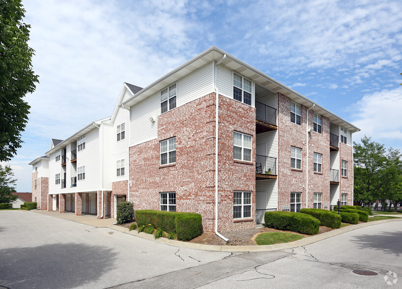 Standing Bear Lake Apartments Omaha