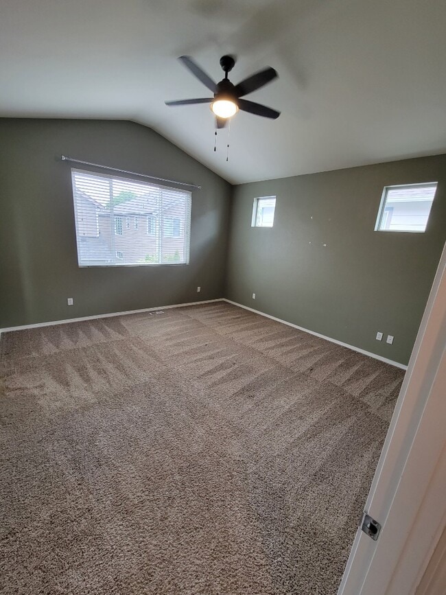 Building Photo - Spacious & Stylish 3-Bedroom Home in a Desirable Neighborhood!