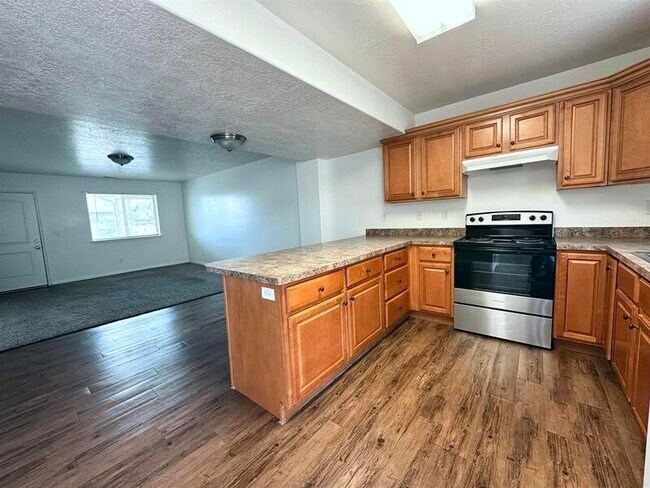 Building Photo - 2565 W 500 N