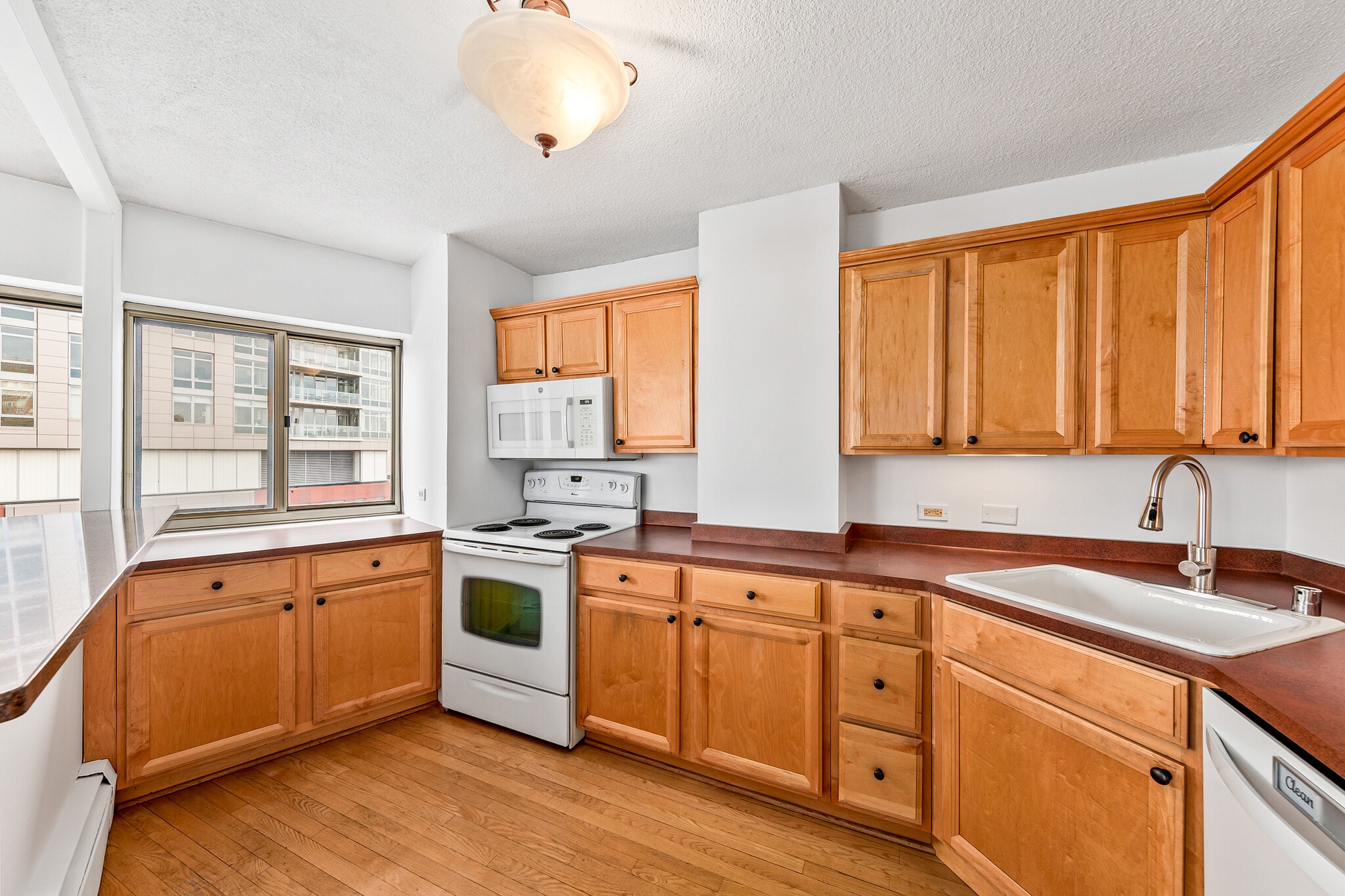 Building Photo - 1919 N Summit Ave