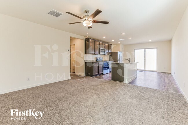 Building Photo - 1032 W 20th St