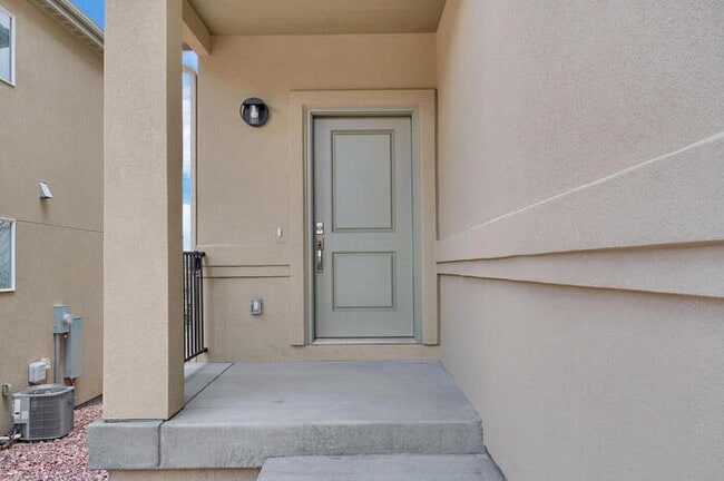 Building Photo - Spacious 3-Bedroom Home with Mountain Views and Open Layout in Central Colorado Springs