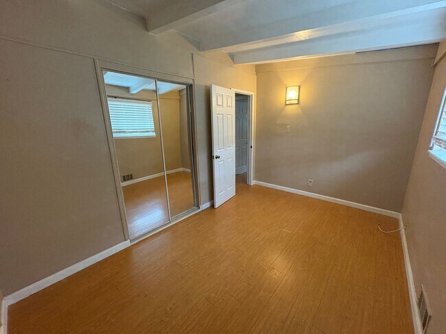 Building Photo - Pet Friendly Single Family Home for Rent in the Glenmoor Neighborhood!