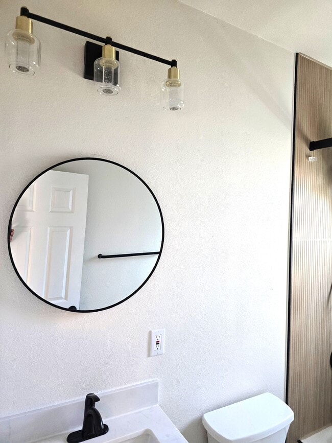 Building Photo - 1657 Ceylon Dr