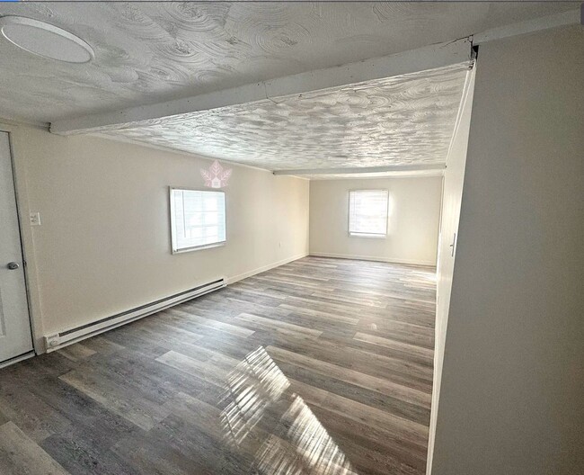 Building Photo - Cozy & Quiet 3BR Home with LVP Flooring