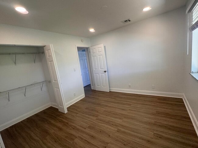 Building Photo - 805 Tiffany Dr W
