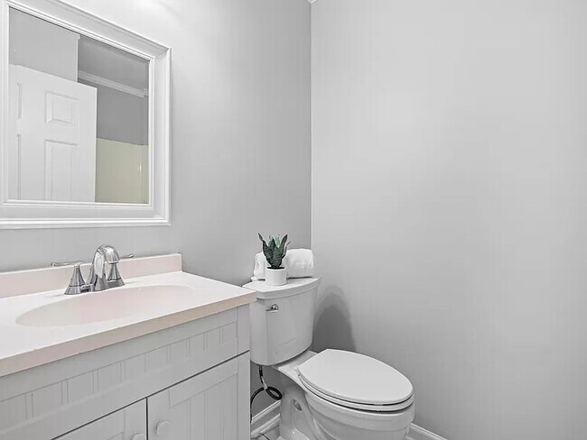 Building Photo - 1032 Moreland Ave