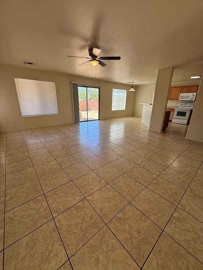 Building Photo - House For Rent