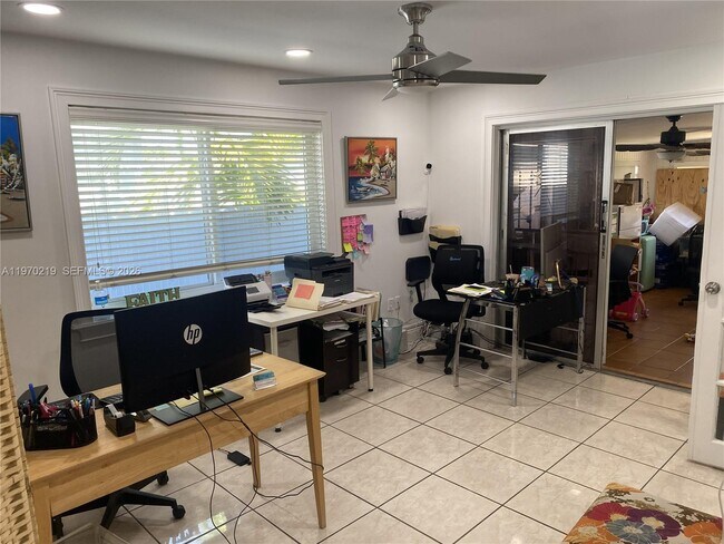 Building Photo - 3251 SW 67th Ave