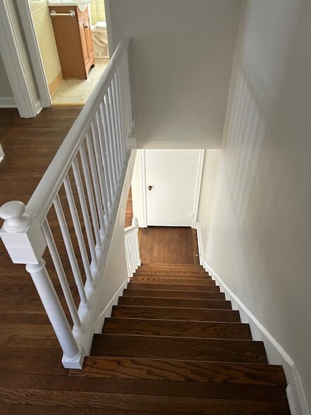 Building Photo - 103 8th St