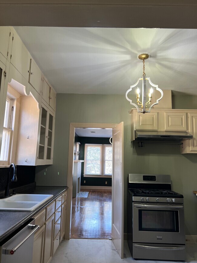 Kitchen - 292 Spence Ln