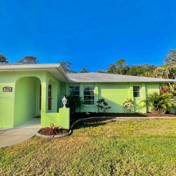 Building Photo - 3636 Roslyn Rd