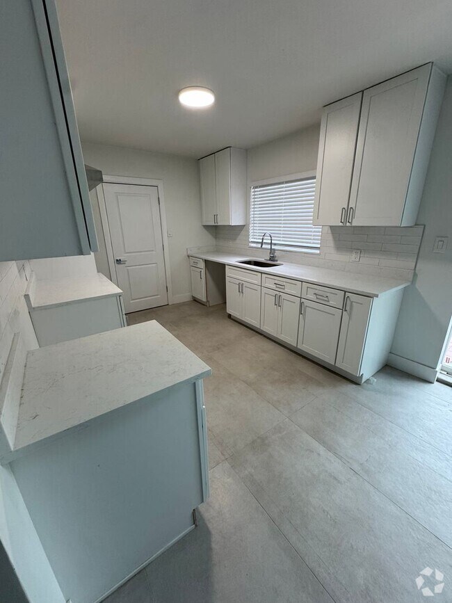 Building Photo - 3 Bedroom , 2 Bath in Orlando!