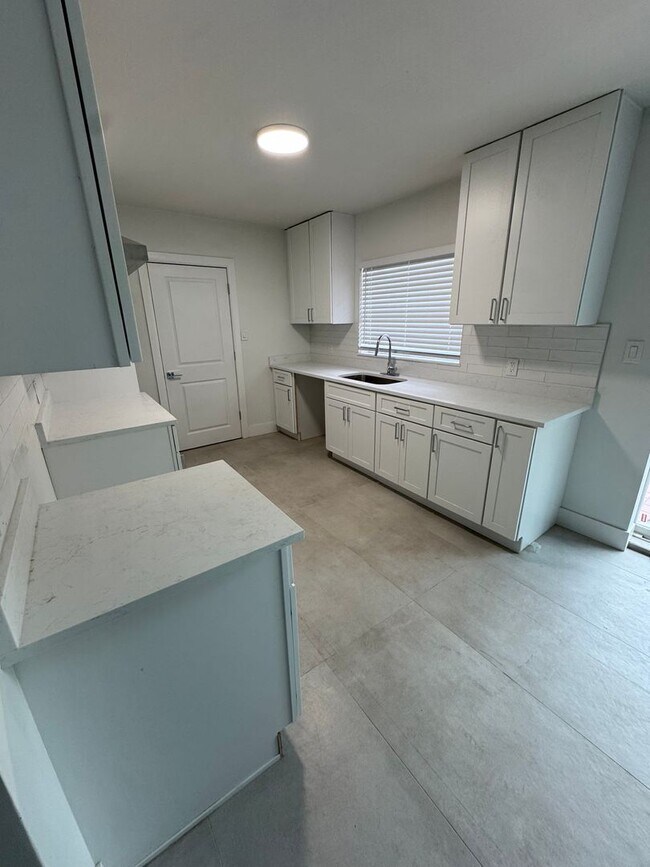 Building Photo - 3 Bedroom , 2 Bath in Orlando!